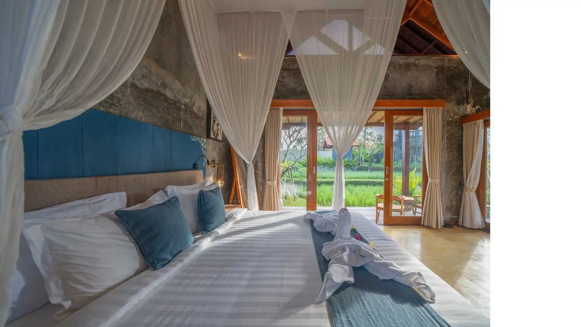 Asiki villa in room bed